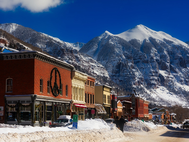 telluride view of mountains from town