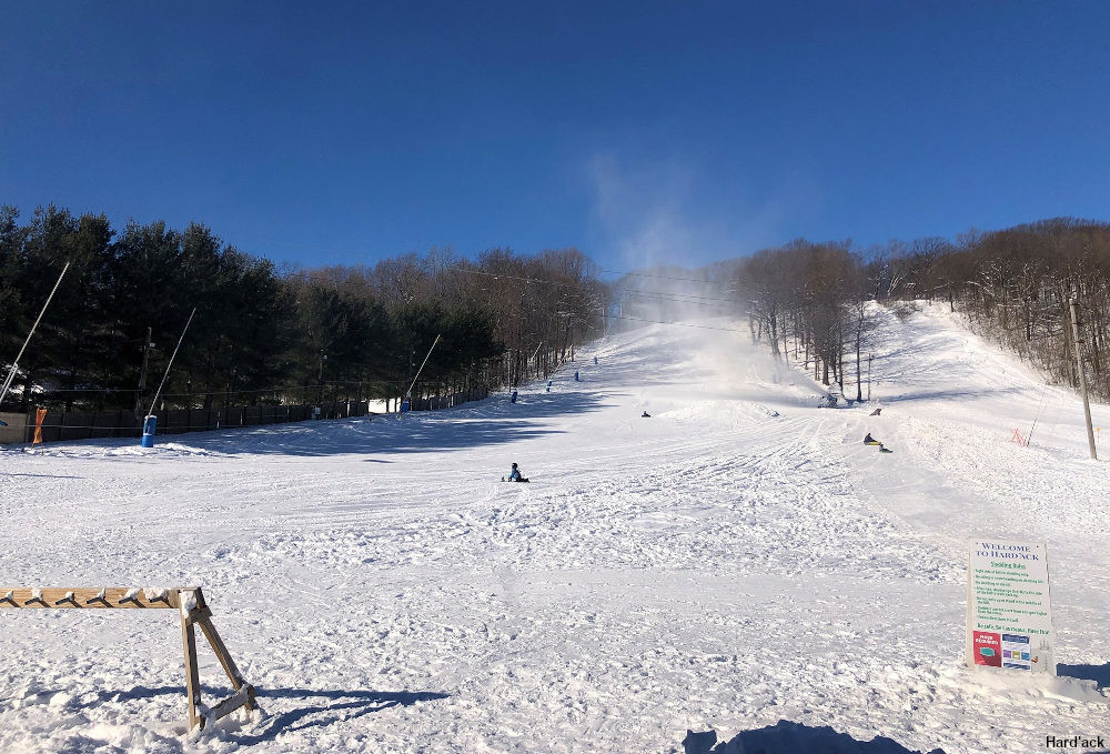 hard'ack ski hill in vermont during winter